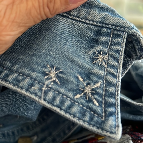 Bobbie Brooks Blue Denim holiday embroidered Shirt…..733 - Picture 8 of 12